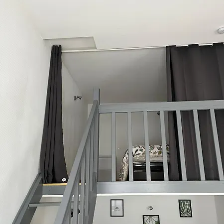 Petite Maison De لو مان